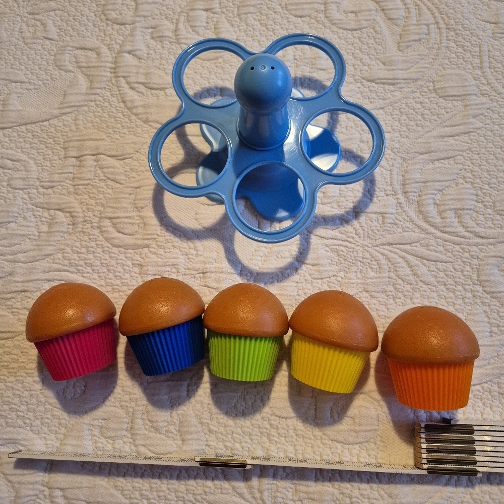 Green Toys Play cupcake carousel, 5 cupcakes open fruit inside EUC